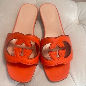 Gucci interlocking slides / orange size 37.5 (7.5)